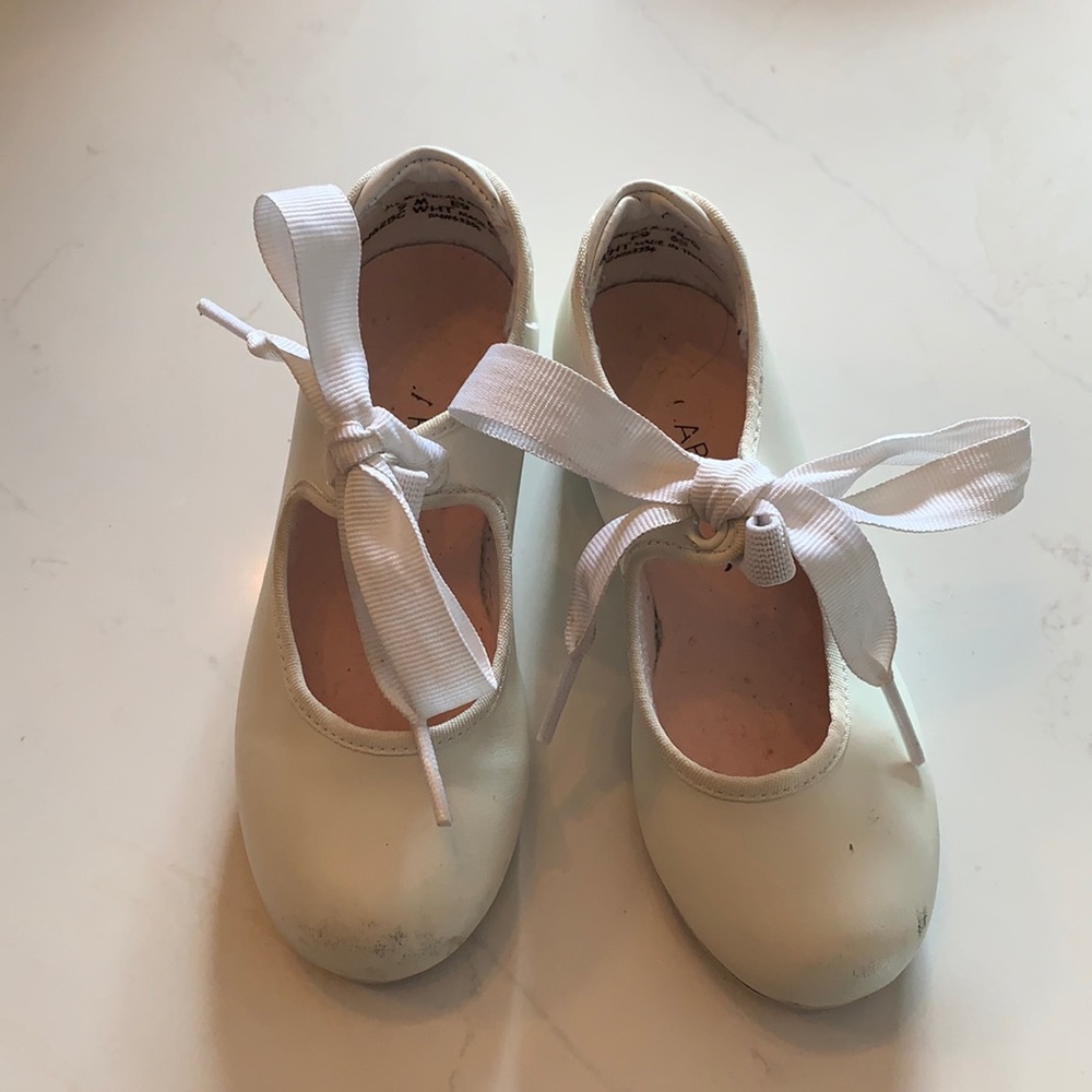 White tap shoes with bow